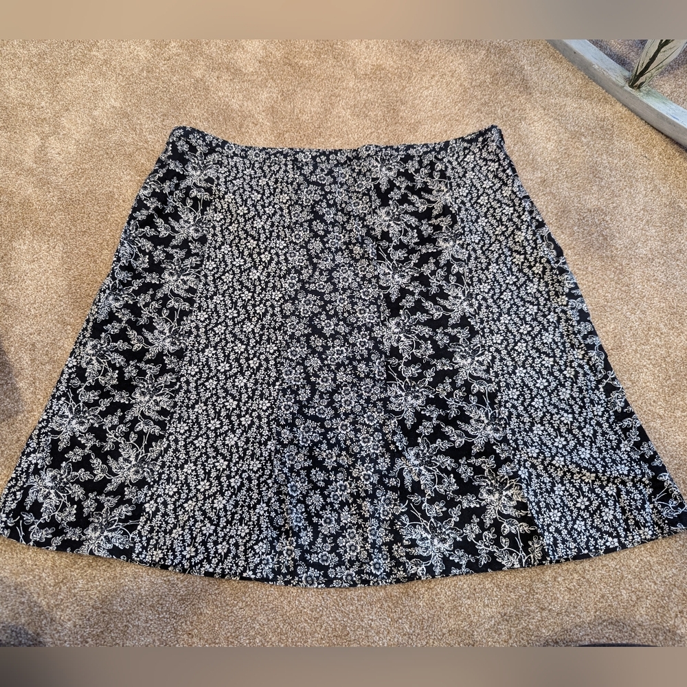 Ladies Ann Taylor Loft Petites A Line Side Zip Patterned Skirt Size 14P EUC